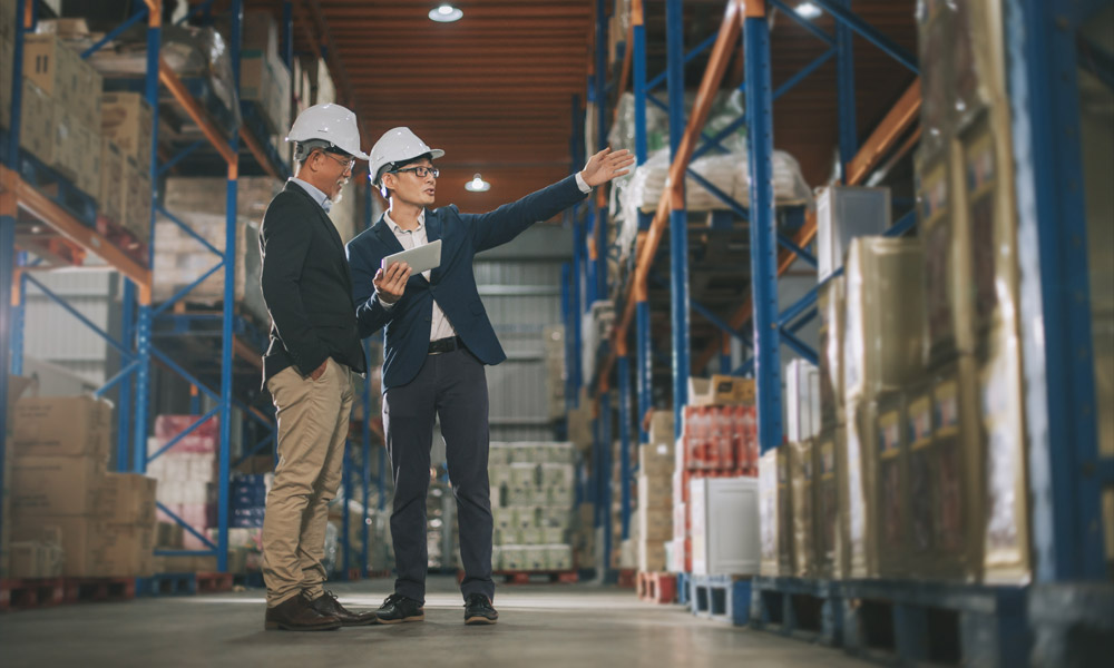 話し合う人たち